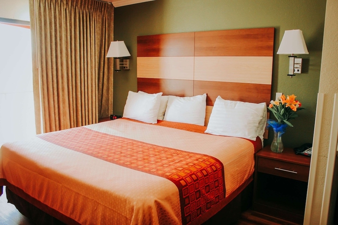 Imagen de la habitación del Hotel Rodeway Inn and Suites, Lake Havasu City. Foto 3