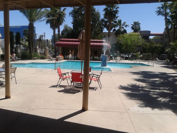 Imagen de la piscina del Hotel Rodeway Inn and Suites Las Vegas Strip. Foto 14