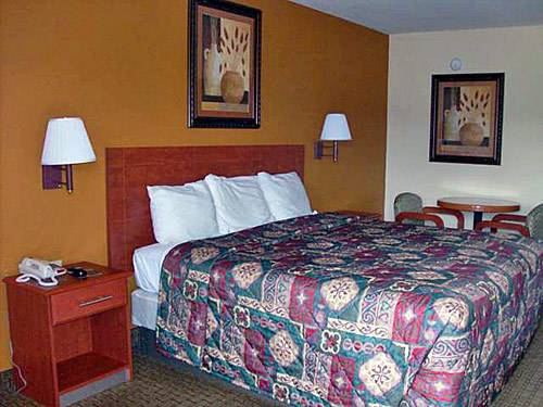 Imagen de la habitación del Hotel Rodeway Inn and Suites, Macon. Foto 3