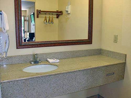 Imagen de la habitación del Hotel Rodeway Inn and Suites, Macon. Foto 4
