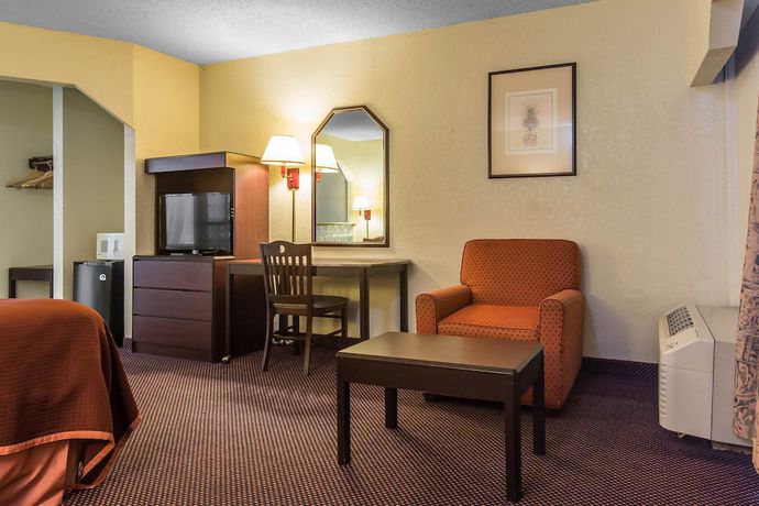 Imagen de la habitación del Hotel Rodeway Inn and Suites, Marietta. Foto 7