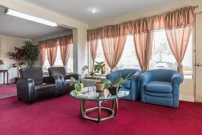 Imagen de los interiores del Hotel Rodeway Inn and Suites, Marietta. Foto 16