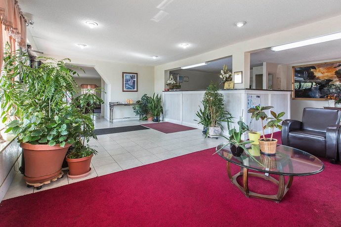 Imagen de los interiores del Hotel Rodeway Inn and Suites, Marietta. Foto 18