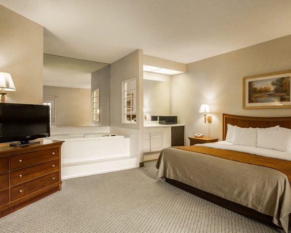 Imagen de la habitación del Hotel Rodeway Inn and Suites On The River. Foto 13