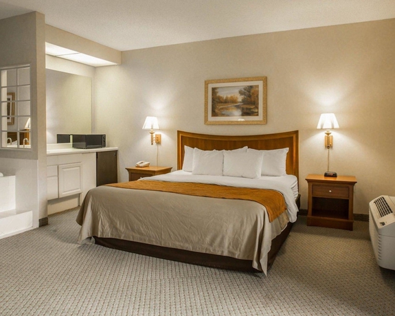 Imagen de la habitación del Hotel Rodeway Inn and Suites On The River. Foto 15