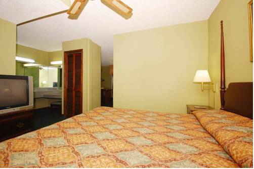 Imagen de la habitación del Hotel Rodeway Inn and Suites Smyrna. Foto 12