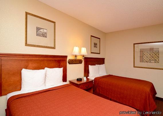 Imagen general del Hotel Rodeway Inn and Suites South Of Fiesta Park. Foto 5