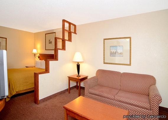 Imagen general del Hotel Rodeway Inn and Suites South Of Fiesta Park. Foto 12