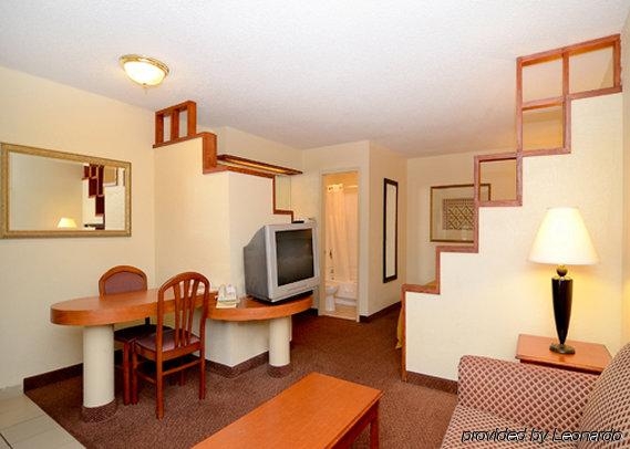 Imagen general del Hotel Rodeway Inn and Suites South Of Fiesta Park. Foto 13