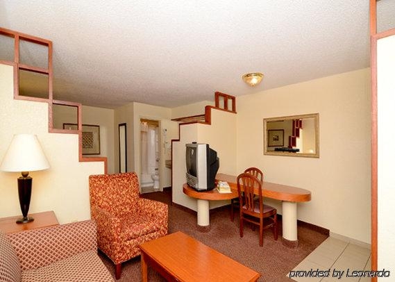 Imagen general del Hotel Rodeway Inn and Suites South Of Fiesta Park. Foto 15