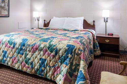 Imagen de la habitación del Hotel Rodeway Inn and Suites, Walhalla. Foto 3