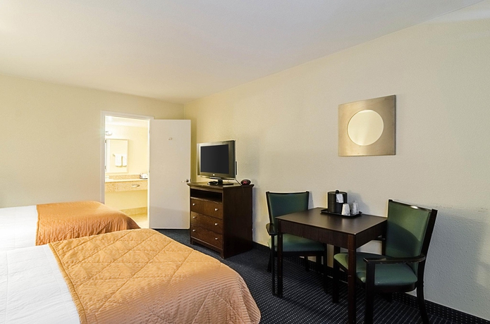 Imagen de la habitación del Hotel Rodeway Inn and Suites Williamsburg Central. Foto 7