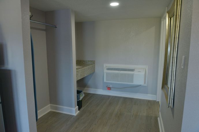 Imagen de la habitación del Hotel Rodeway Inn and Suites Winter Haven Chain Of Lakes. Foto 3