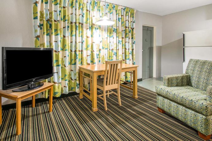 Imagen de la habitación del Hotel Rodeway Inn and Suites Winter Haven Chain Of Lakes. Foto 6