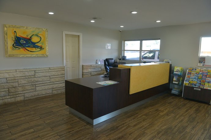 Imagen de los interiores del Hotel Rodeway Inn and Suites Winter Haven Chain Of Lakes. Foto 19
