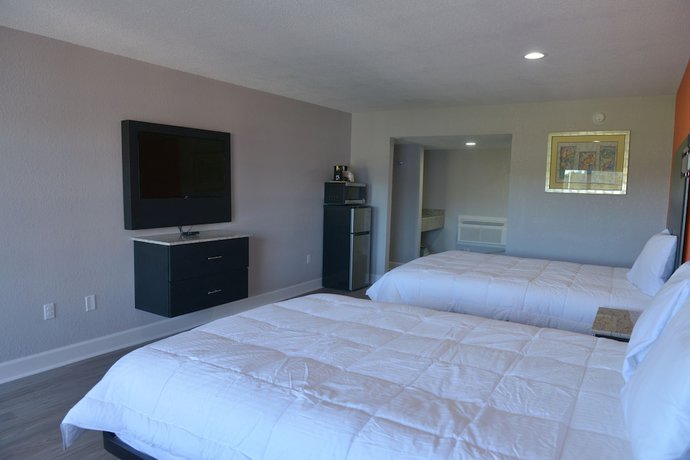 Imagen de la habitación del Hotel Rodeway Inn and Suites Winter Haven Chain Of Lakes. Foto 8