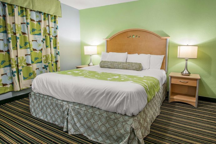 Imagen de la habitación del Hotel Rodeway Inn and Suites Winter Haven Chain Of Lakes. Foto 11