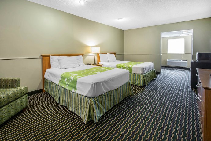 Imagen de la habitación del Hotel Rodeway Inn and Suites Winter Haven Chain Of Lakes. Foto 12