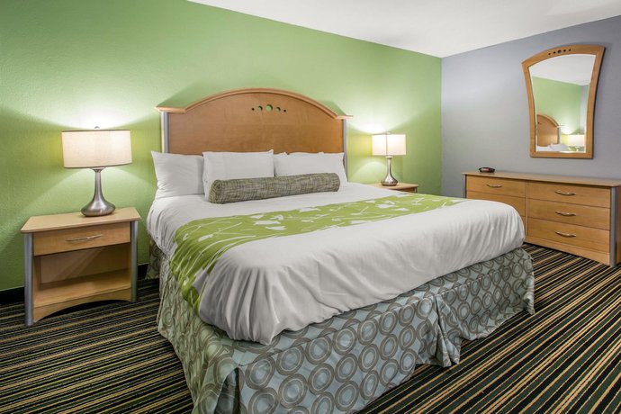 Imagen de la habitación del Hotel Rodeway Inn and Suites Winter Haven Chain Of Lakes. Foto 15