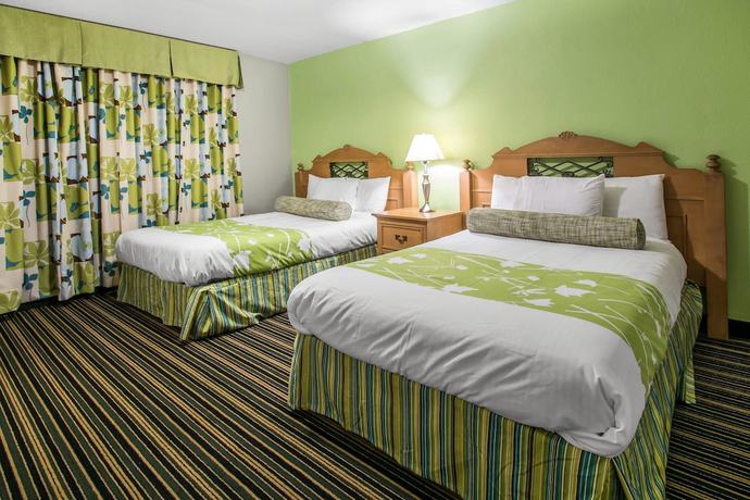 Imagen de la habitación del Hotel Rodeway Inn and Suites Winter Haven Chain Of Lakes. Foto 16