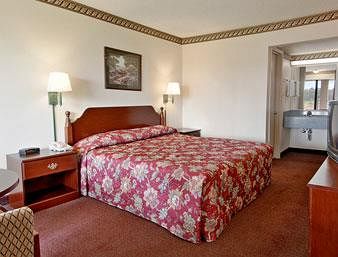 Imagen de la habitación del Hotel Rodeway Inn de Concord. Foto 4