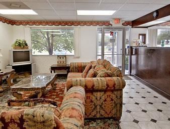Imagen de los interiores del Hotel Rodeway Inn de Concord. Foto 10