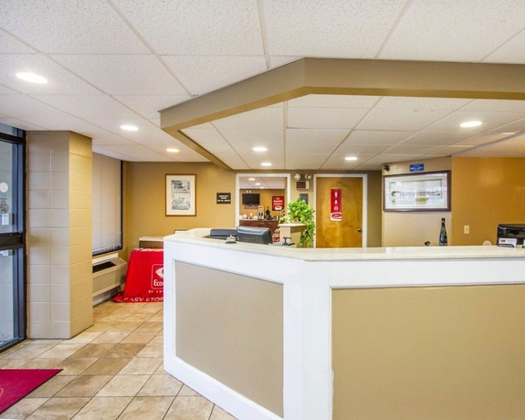 Imagen de los interiores del Hotel Rodeway inn & Suites Fort Rucker. Foto 15