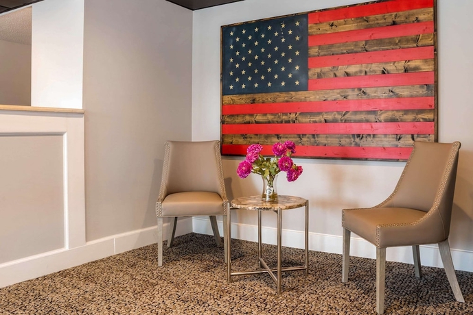 Imagen de los interiores del Hotel Rodeway inn & Suites Fort Rucker. Foto 16