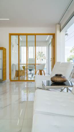 Imagen de los interiores del Hotel Rododafni Beach Apartments. Foto 16
