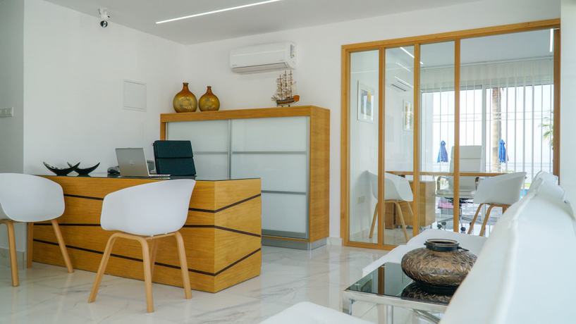 Imagen de los interiores del Hotel Rododafni Beach Apartments. Foto 18