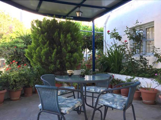 Imagen de los exteriores del Hotel Rodon, Patmos. Foto 19