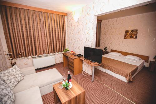 Imagen de la habitación del Hotel Rodopi. Foto 19