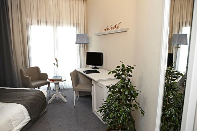 Imagen de la habitación del Hotel Rodopi, Komotin&iacute;. Foto 16