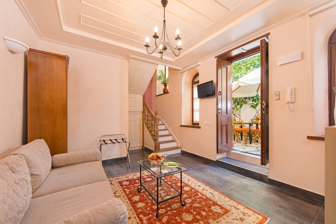 Imagen de los interiores del Hotel Rodos Niohori Elite Suites. Foto 12