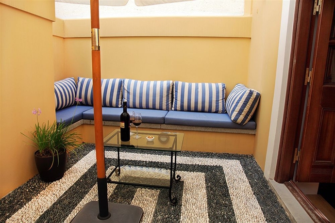 Imagen de los exteriores del Hotel Rodos Niohori Elite Suites. Foto 9