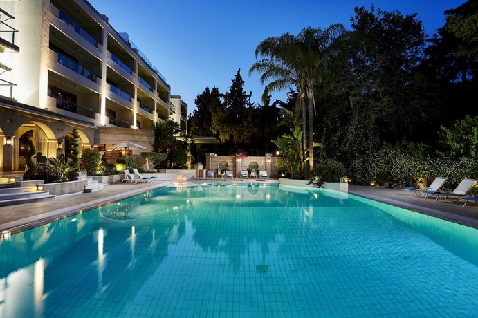 Imagen de la piscina del Hotel Rodos Park. Foto 11