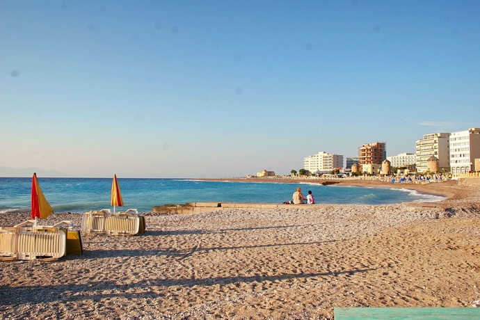 Imagen de los exteriores del Hotel Rodos White. Foto 15