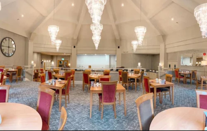 Imagen del bar/restaurante del Hotel Roe Park Resort. Foto 7