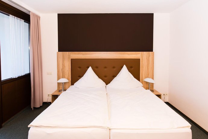 Imagen de la habitación del Hotel Roeb. Foto 14