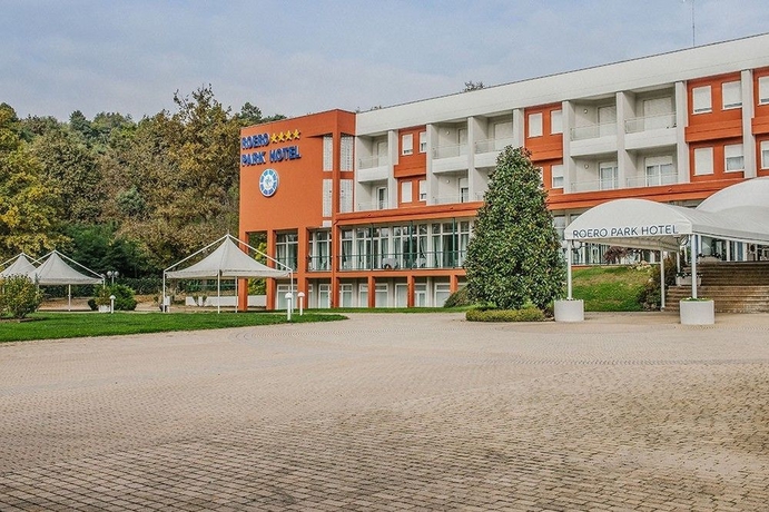Imagen de los exteriores del Hotel Roero Park. Foto 8