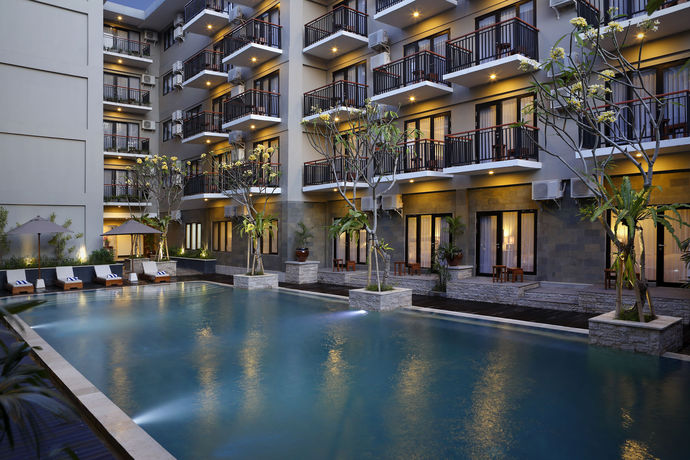 Imagen de la piscina del Hotel Rofa Kuta Hotel. Foto 16