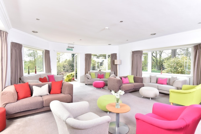 Imagen del bar/restaurante del Hotel Roffey Park Institute. Foto 3