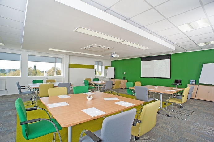 Imagen de los interiores del Hotel Roffey Park Institute. Foto 16