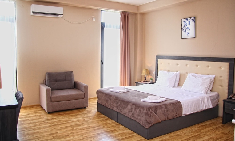 Imagen de la habitación del Hotel Rogalux. Foto 14