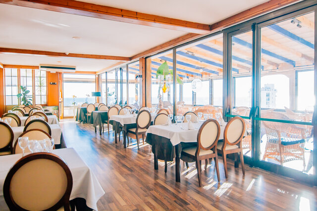 Imagen del bar/restaurante del Hotel Roger De Flor Seleqtta. Foto 4