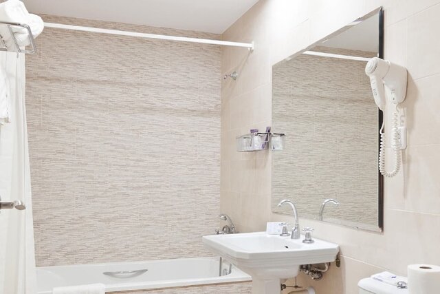 Imagen de la habitación del Hotel Roger De Flor Seleqtta. Foto 12