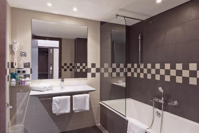 Imagen de la habitación del Hotel Roger De Flor Seleqtta. Foto 16