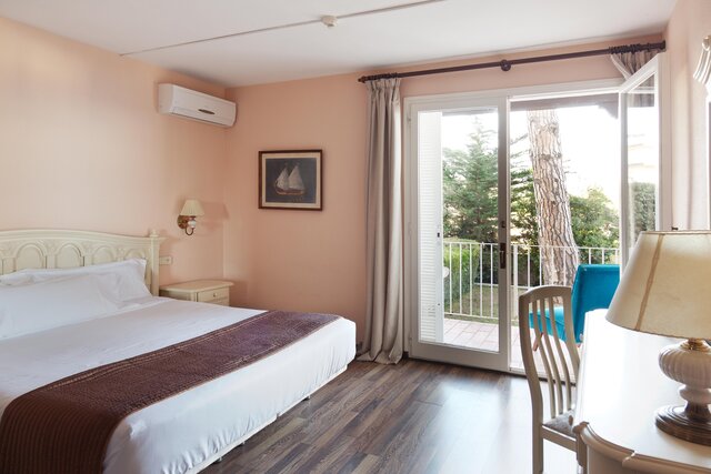 Imagen de la habitación del Hotel Roger De Flor Seleqtta. Foto 17