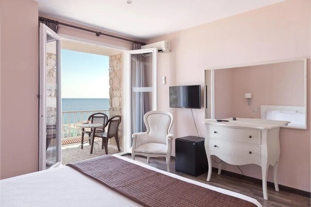 Imagen de la habitación del Hotel Roger De Flor Seleqtta. Foto 25