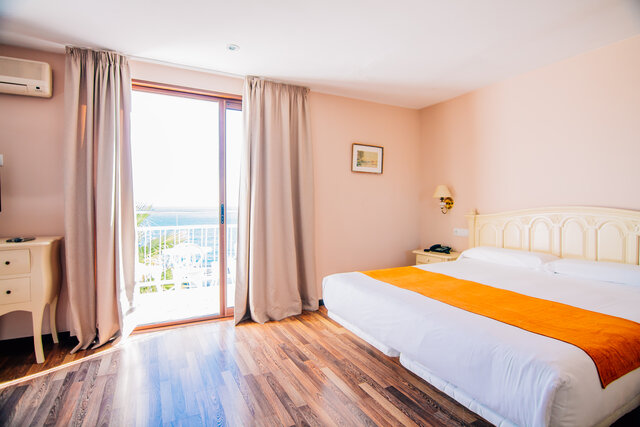 Imagen de la habitación del Hotel Roger De Flor Seleqtta. Foto 27